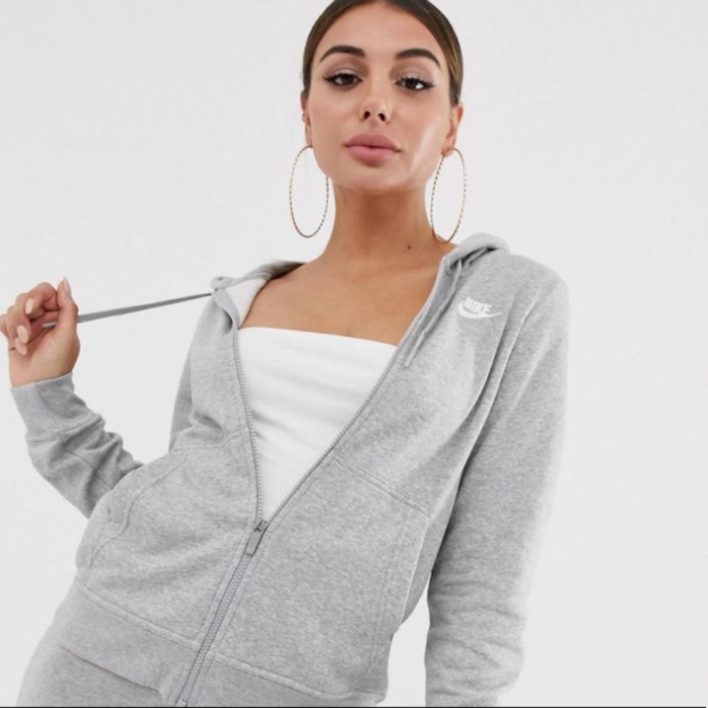 Women’s Nike sweatshirt